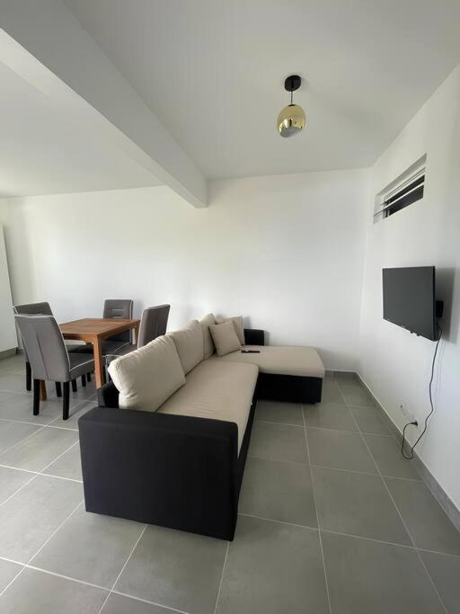 Bas De Villa F2 Neuf Avec Terrasse Et Piscine لو ديامانت المظهر الخارجي الصورة